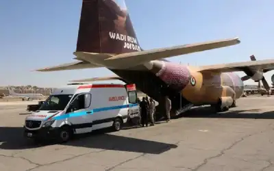 طائرة إخلاء طبي لنقل مواطن تعرض