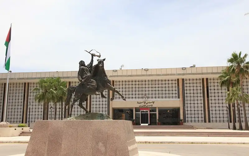 الجرائم الإلكترونية على طاولة الأعيان اليوم