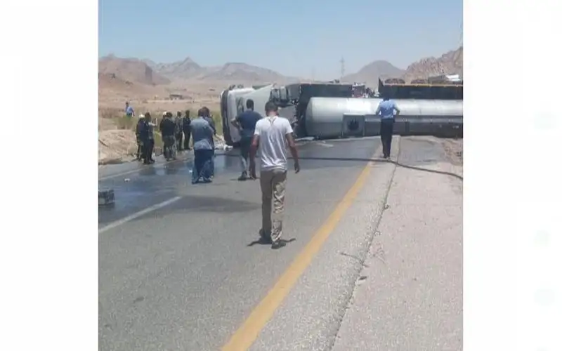 انقلاب صهريج على الطريق الصحراوي