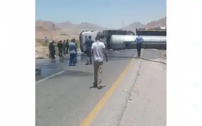 انقلاب صهريج على الطريق الصحراوي