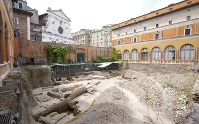 اكتشاف مسرح قديم في روما