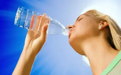 عادات صيفية قد تؤذي جسدك.. ابتعد
