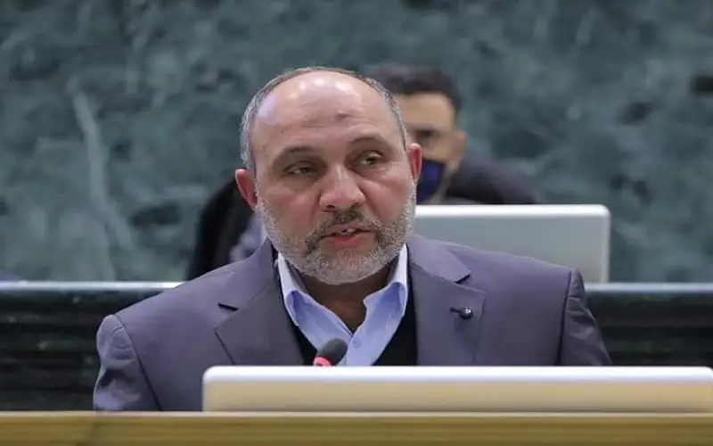 النائب خميس يدعو الملك الى عدم