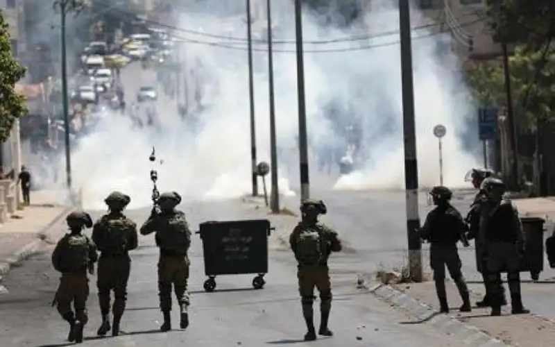 الاحتلال يقتحم نابلس وإعلان إصابة 97