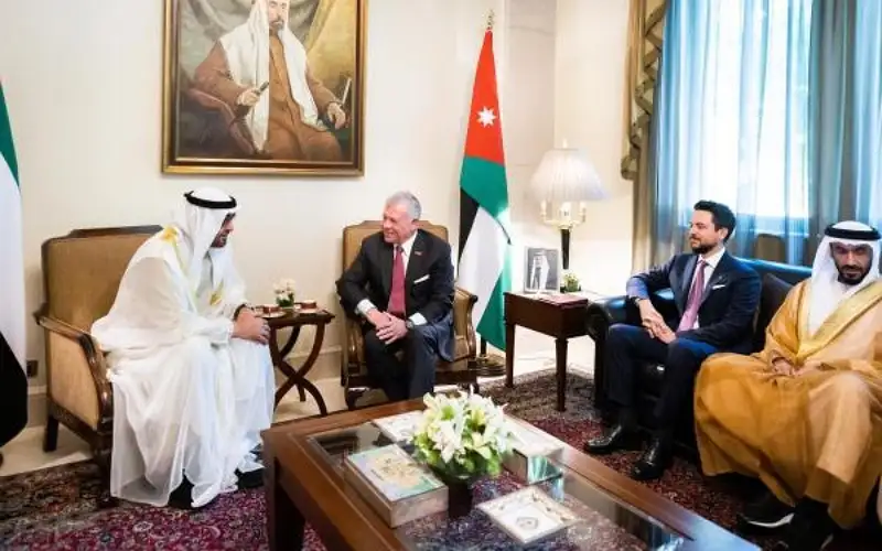 الملك ومحمد بن زايد يؤكدان اعتزازهما