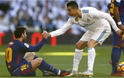 ميسي يتفوق على رونالدو في موسوعة