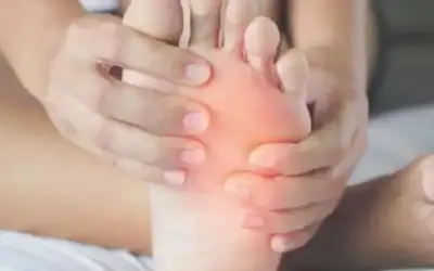 4 علامات على قدميك تكشف الاصابة