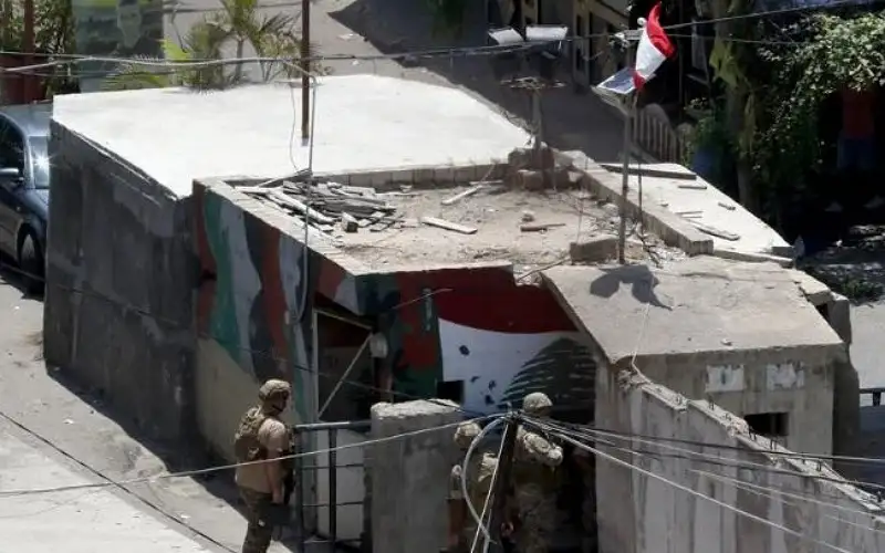 اشتباكات مسلحة بمخيم عين الحلوة في