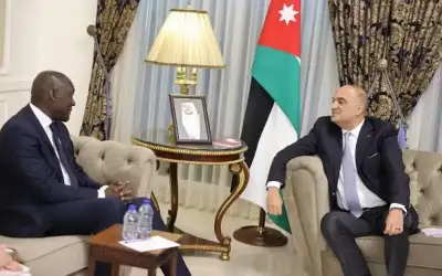 الخصاونة يلتقي رئيس مؤسسة التمويل الدولية