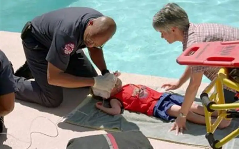 إليك إسعافات الغرق الأولية