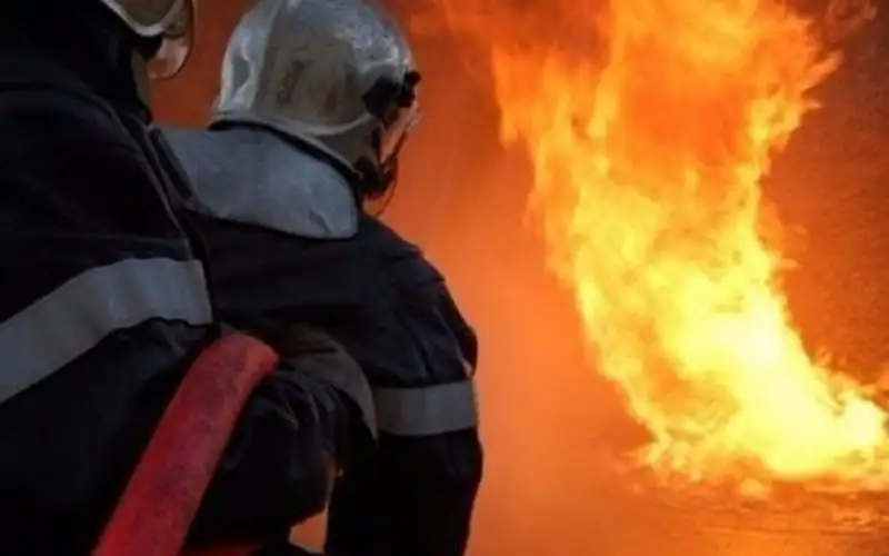 حريق مستودع ملابس في الرصيفة