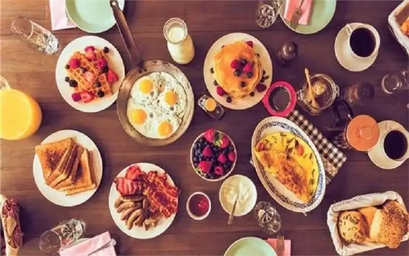 منها الوجبات السريعة .. احذر تناول