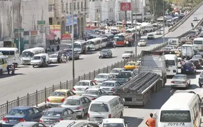 أزمة مرور خانقة على اوتستراد عمان