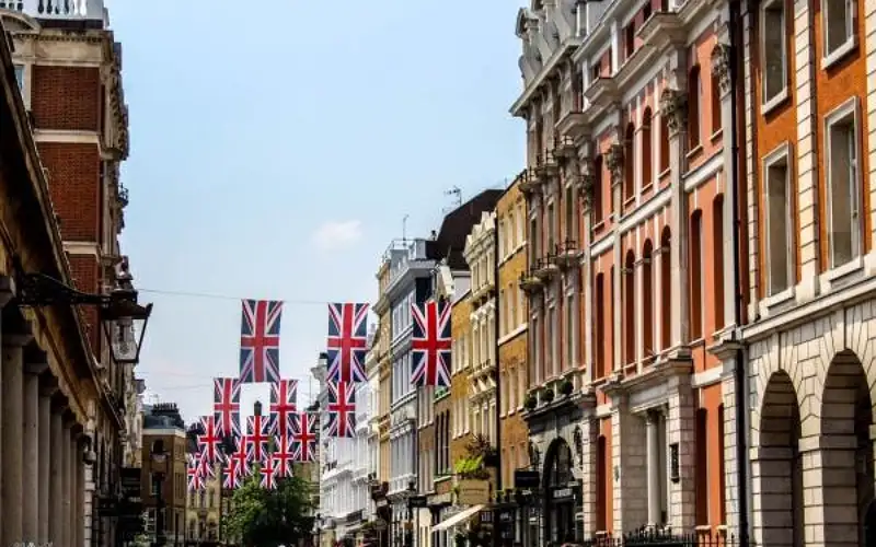 بريطانيا تزيد الغرامات المفروضة على توظيف