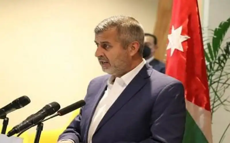 الحكومة تعمل على تخفيض كلف الطاقة