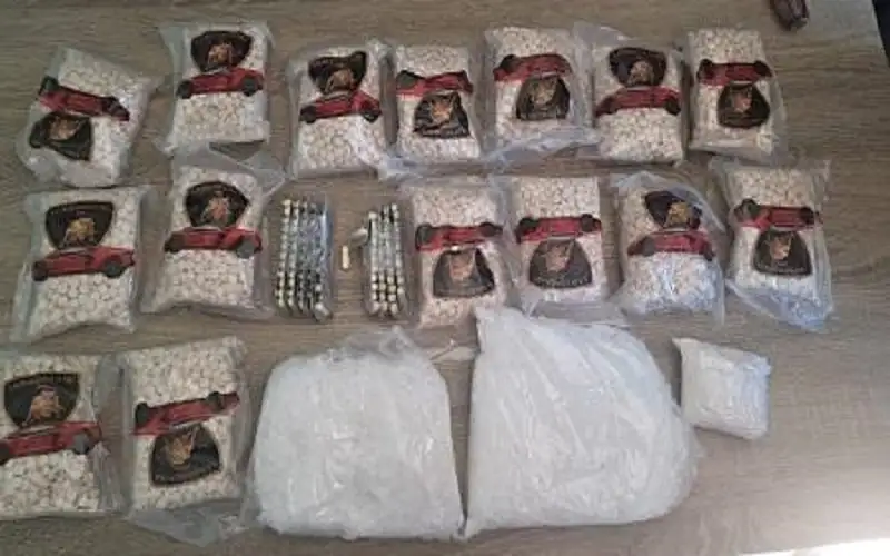 القبض على تجار ومهربين وضبط أسلحة