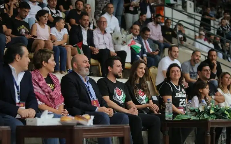 ولي العهد والأميرة رجوة يصلان إلى