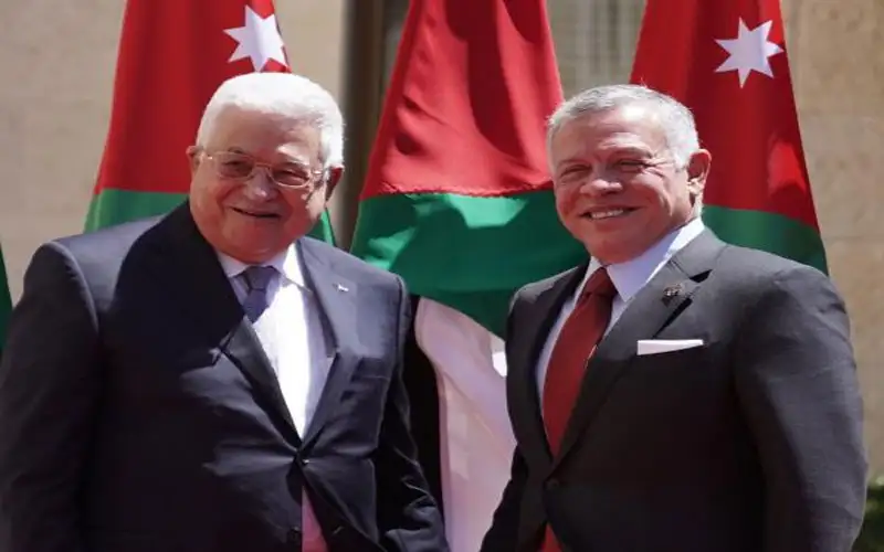 عباس يصل عمان ويلتقي الملك