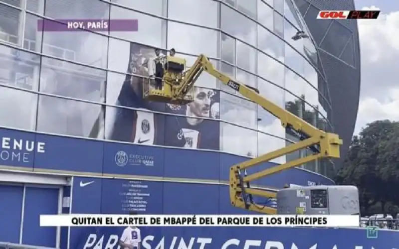 إزالة صورة مبابي من واجهة حديقة