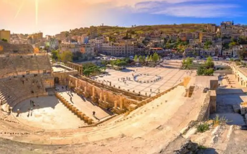 طقس حار نسبيا في أغلب المناطق