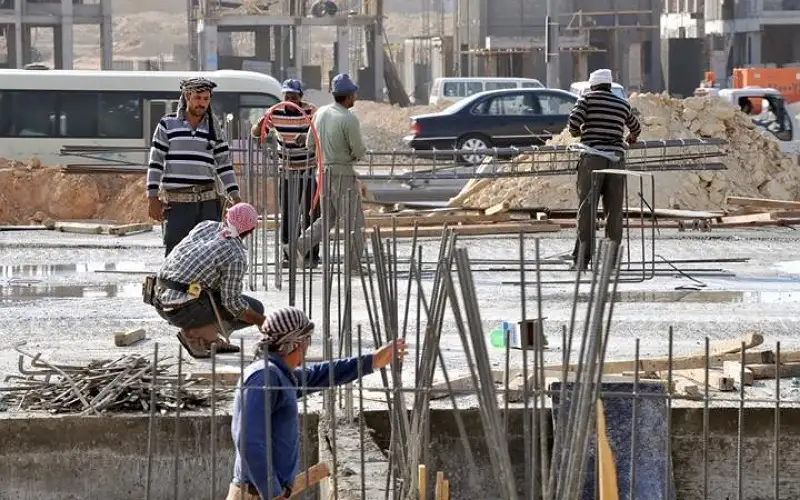 133 ألف تصريح عمل ساري المفعول