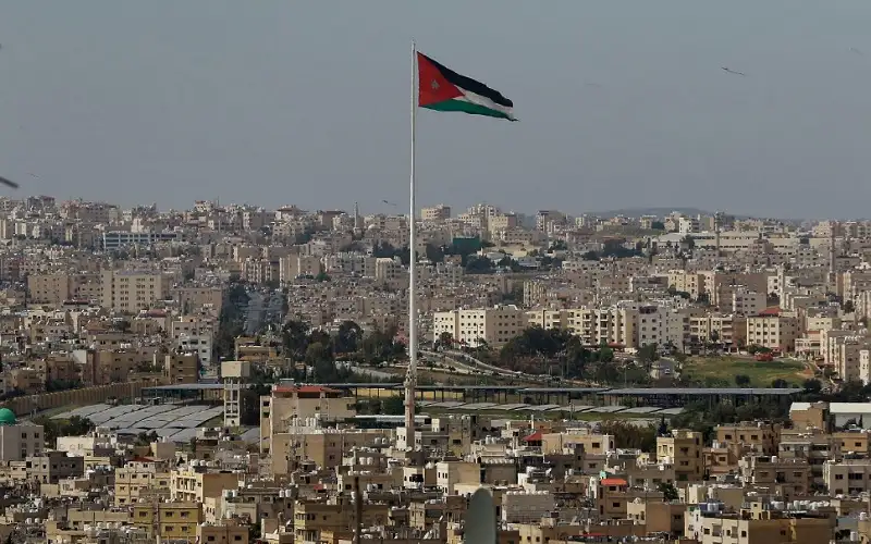 أجواء حارة نسبيا الخميس وبدء تأثير
