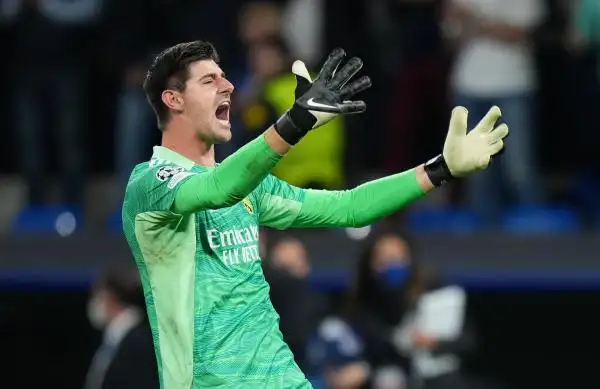 ريال مدريد يعلن إصابة كورتوا بتمزق