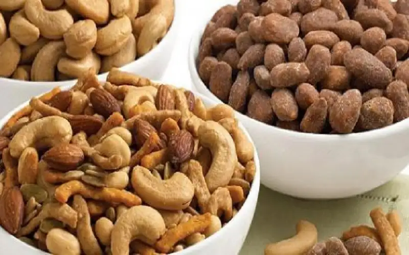 دراسة بريطانية: تناول المكسرات يوميا يقي