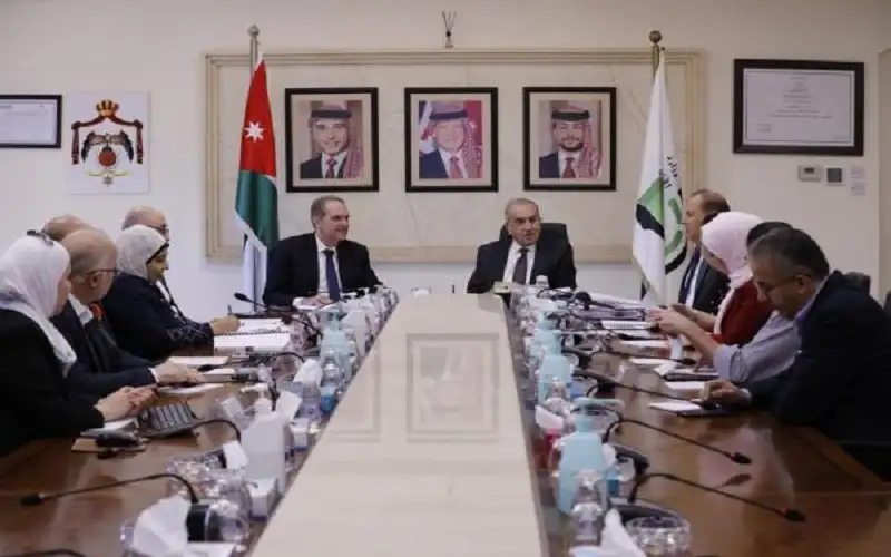 وزيرا الاشغال والصحة يبحثان السير إجراءات