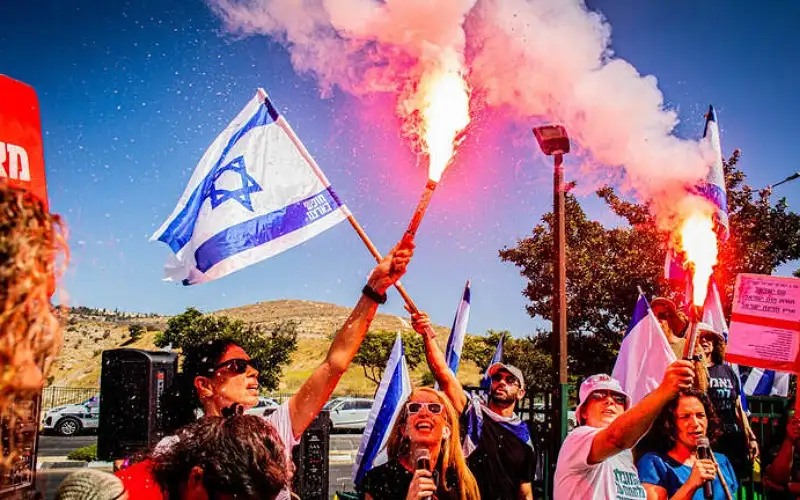 استطلاع: حزب الاحتجاجات سيغير التوازن في