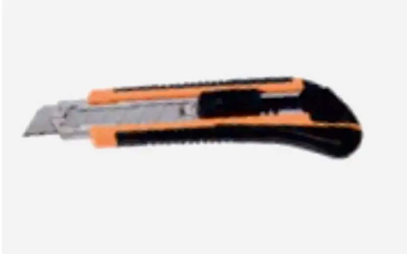 مشرط يشوه وجه فتى في الرمثا