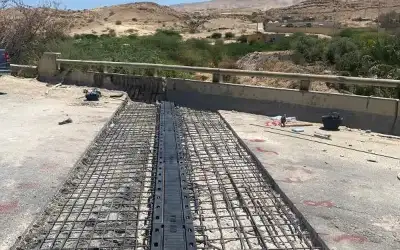 الأشغال تنهي صيانة جسر على طريق