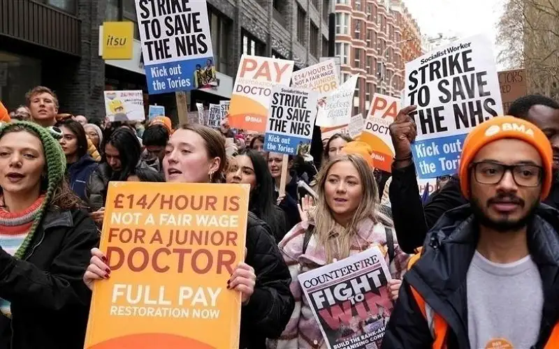الأطباء في بريطانيا يبدأون إضرابا جديدا