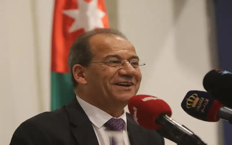 الحكومة تتجه لتخفيض رسوم البث التلفزيوني