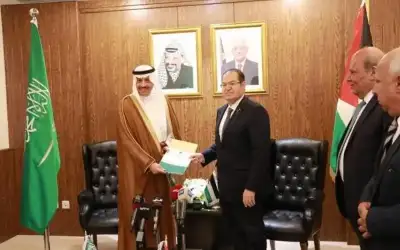 السديري .. أول سفير سعودي يقدم