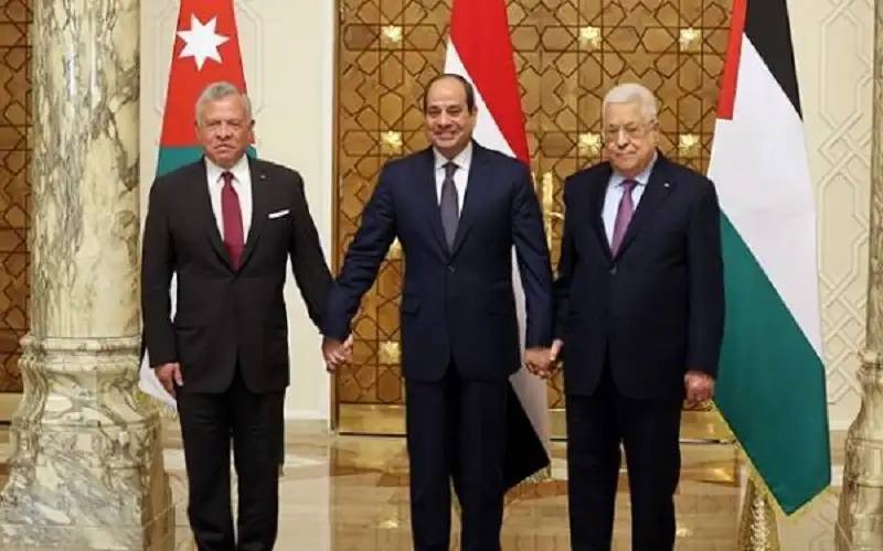 قمة أردنية فلسطينية مصرية تجمع الملك