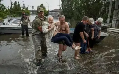 روسيا تجلي 2000 شخص جراء فيضانات