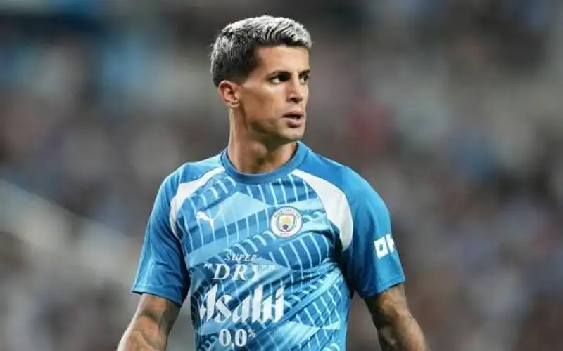 برشلونة يقترب خطوة عملاقة من ضم