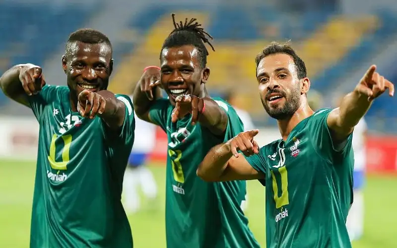 الوحدات يغادر للامارات