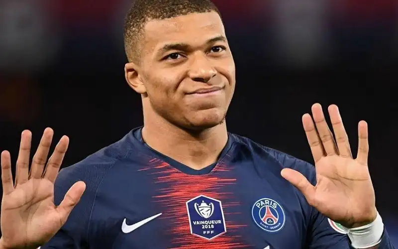 مبابي يعود لتدريبات باريس