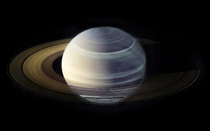 زحل الرقيق يشهد عواصف عملاقة أيضا