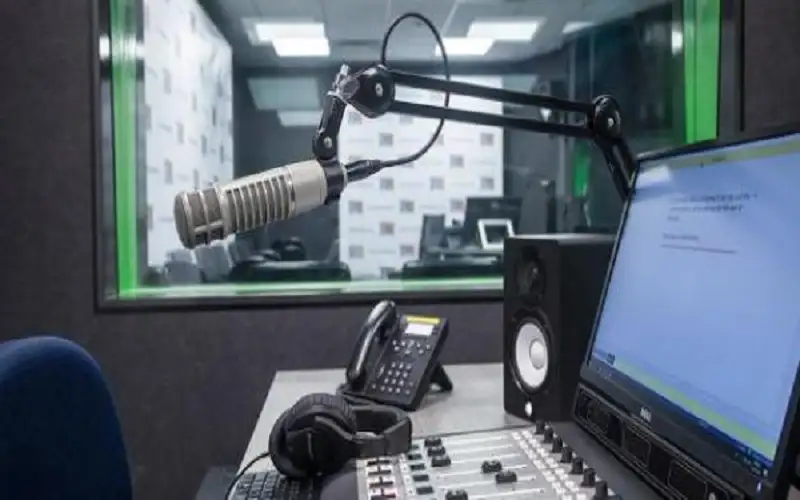 توجه لتخفيض رسوم ترخيص محطات البث
