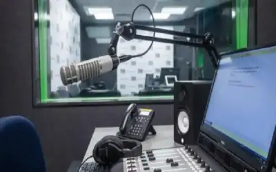 توجه لتخفيض رسوم ترخيص محطات البث