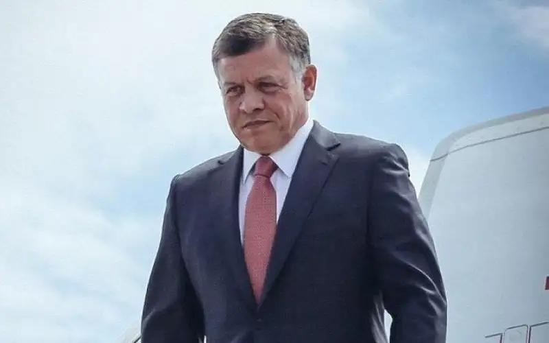 الملك يغادر إلى مصر