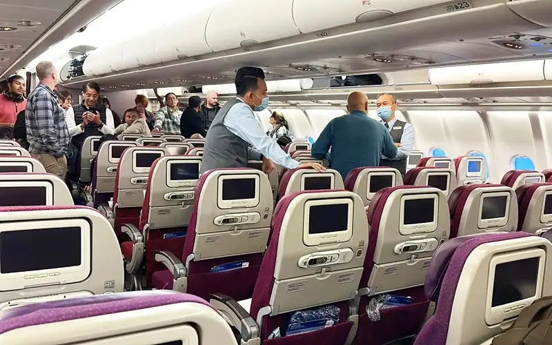 راكب مضطرب يلغي 32 رحلة طيران