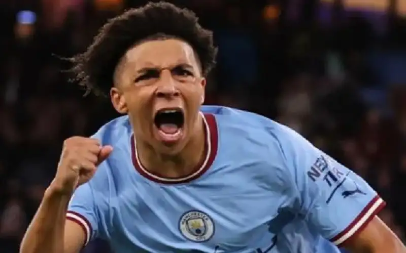 سيتي يمدد عقد ريكو لويس 5