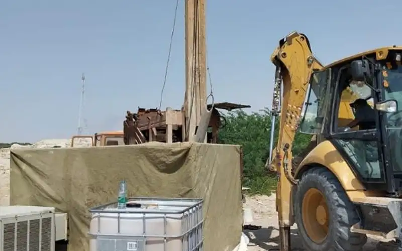 ضبط حفارتين مخالفتين في الشونة الجنوبية