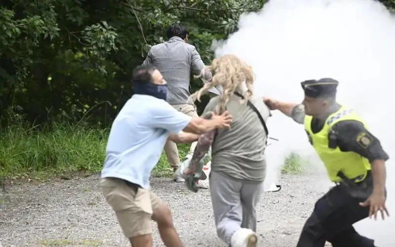 السويد تمنع امرأة من إطفاء نيران