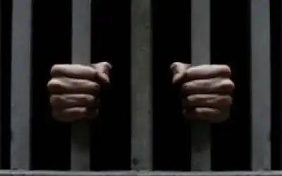 توقيف 3 موظفين في وزارة العدل