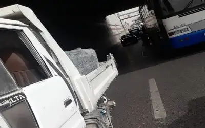 تعطل مركبة يتسبب بأزمة خانقة عند